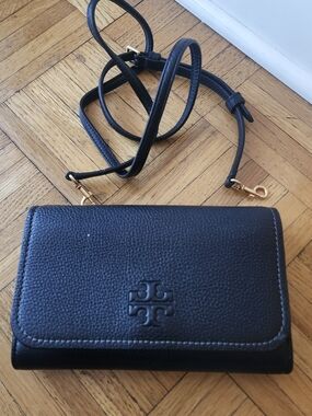 Brand New Tory Burch Black Pebbled Leather Convertible Crossbody